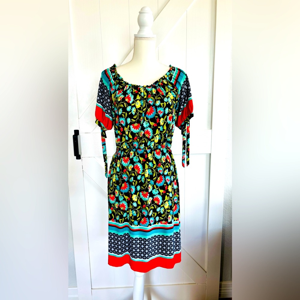 Flowered short sleeve wrinkle free midi dress